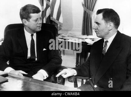 John Fitzgerald Kennedy, il Ministro degli esteri sovietico Andrei Gromyko, nella Casa Bianca di Washington D.C., Marzo 27, 1961. La cortesia: CSU Foto Stock