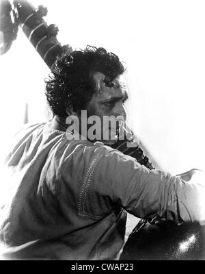 Ravi Shankar, musicista, compositore, interprete e studioso, ritratto, 1960s. La cortesia: CSU Archivi / Everett Collection