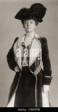 Alice Roosevelt (1884-1980), all'età di 18 in un quartiere alla moda di cappotto e cappello. Ritratto 1902 da Frances Benjamin Johnston. Foto Stock