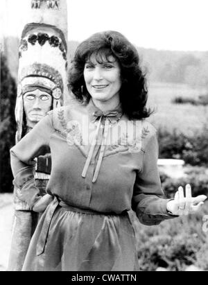 LORETTA LYNN: LA SIGNORA...la leggenda, celebrando la sua Native American Heritage presso il suo ranch in Hurricane Mills, TN, 11/16/1981. Foto Stock