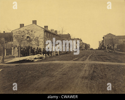 Gli uomini in piedi vicino al sito del globo taverna, la residenza di Lincoln la famiglia, durante il primo anno (1842-43) della sua Foto Stock