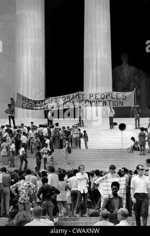 Black Panther convenzione, persone raccolte sui gradini del Lincoln Memorial con un banner per il popolo della costituzionale Foto Stock