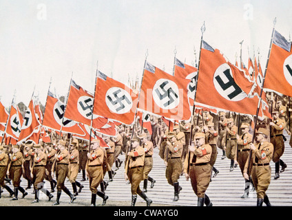 La Germania nazista, Ingresso del flagbearers nazista in un giorno di festa nel rally di Norimberga, 1933. Foto Stock