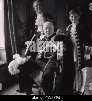 Sir Winston Churchill (anteriore), il suo figlio Randolph Churchill (posteriore sinistra), e il suo nipote Winston Churchill (a destra), in Foto Stock