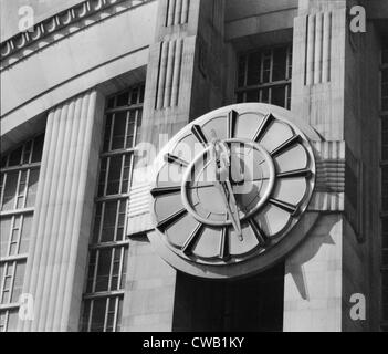 Cincinnati Union Terminal, clock sul fronte orientale, costruita nel 1933, parzialmente demolita nel 1974, Cincinnati, Ohio, fotografia Foto Stock