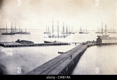 La guerra civile, la rivista Wharf, fotografia di Andrew J. Russell, punto Città, Virginia, 1865. Foto Stock