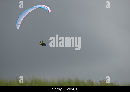 Parapendio in Yorkshire Dales Foto Stock