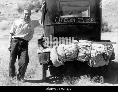 La depressione. Vernon Evans (con la sua famiglia e il suo modello T Ford, nei pressi di Missoula, Montana sulla Highway 10. Lasciando Foto Stock