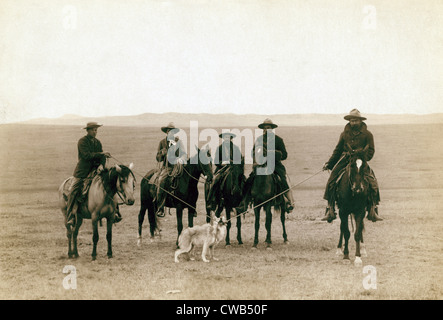 Wild West. "Roping lupo", cowboy prendere in un lupo grigio su 'Round up', in Wyoming, foto da John C. Grabill, 1887 Foto Stock