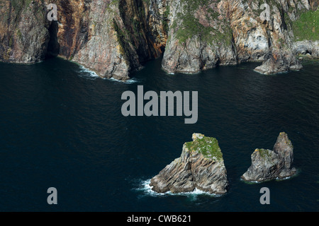 Pile di mare a Slieve League cliffs, sulla costa occidentale di Donegal, Repubblica di Irlanda. Foto Stock