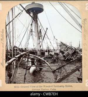 La spagnola guerra americana. Relitto del Museo della Portaerei U.S.S. Maine nel porto di Havana, Cuba. Stereocard, 1898 Foto Stock