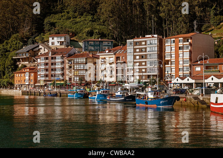 Porto di pesca di Ribadesella, Asturias, Spagna, Europa. Foto Stock