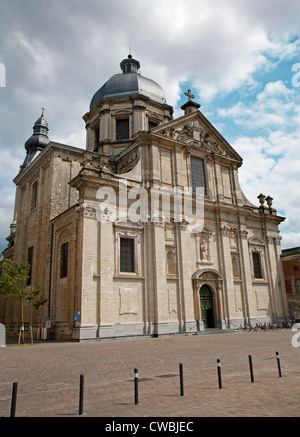 GENT - 23 giugno: facciata ovest di st. Pietro Chiesa s su Giugno 23, 2012 a Gent, Belgio. Foto Stock