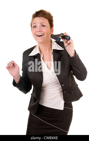 Excited donna d'affari in tuta con il binocolo isolati su sfondo bianco Foto Stock