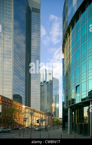 Frankfurt am Main Street canyon fra i grattacieli Foto Stock