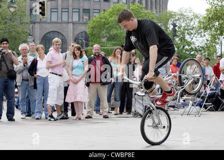 Berlin am Kurfuerstendamm artisti di strada Foto Stock