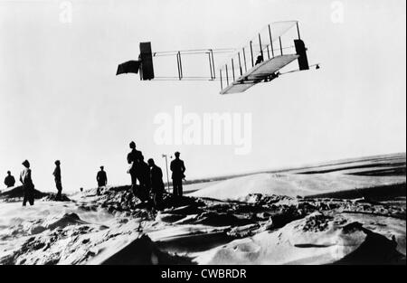 Orville Wright rendendo a battere i record di volo in parapendio di 9 3/4 min., Kitty Hawk, N.C. Ottobre 24, 1911. Foto Stock