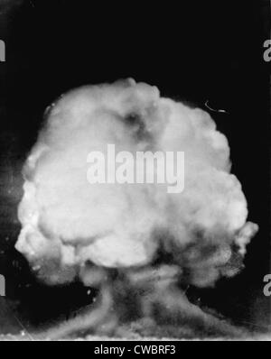 Cloud a fungo visto sei miglia di distanza seguendo la detonazione della prima bomba atomica, luglio 16, 1945, nel Nuovo Messico deserto. Foto Stock