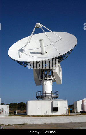 50-piede antenna parabolica presso il Kennedy Space Center nel 2006, è un'antenna radar utilizzata per tenere traccia dei veicoli spaziali e razzi. Foto Stock