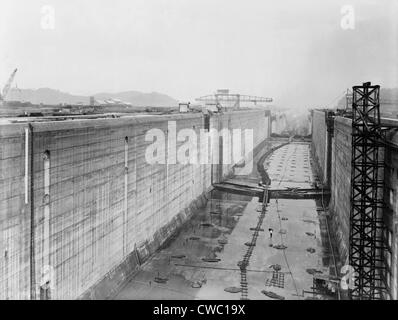 Canale di Panama che mostra la costruzione massiccia si blocca prima che le porte sono state installate. Ca. 1912. Foto Stock