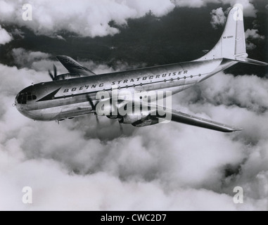 Boeing 377 Stratocruiser era un long-range elica azionata compagnia aerea di lusso in servizio tra il 1947 e il 1963. Essa aveva Foto Stock