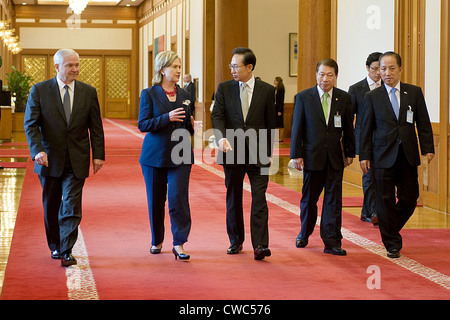 Robert Gates Hillary Clinton il Presidente sud coreano Lee Myung-bak Ministro degli Esteri sud coreano Yu Myung-hwan e della Corea del Sud Foto Stock