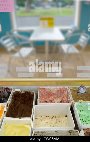 Il gelato in Gelateria Parlor dipendente dal punto di vista Foto Stock