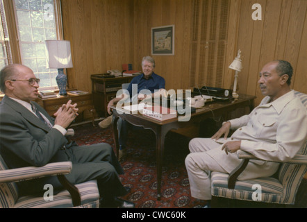 Menahem Begin Jimmy Carter e Anwar Sadat incontrare nel corso del Vertice di Camp David. Tensione tra Begin e Sadat è stata così grande Foto Stock