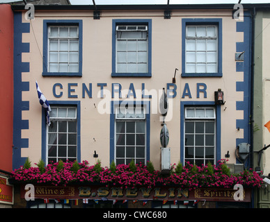 Shevlin's Bar Centrale, Main Street, Carrickmacross, Co. Monaghan, Irlanda Foto Stock