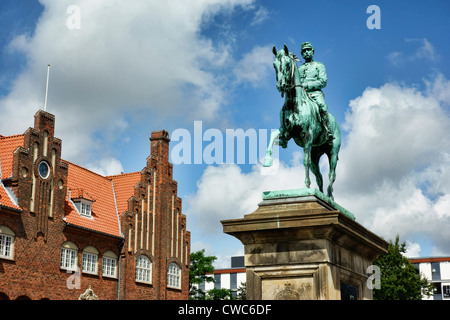 Statua di re Cristiano 10 su Esbjerg piazza principale, Danimarca Foto Stock