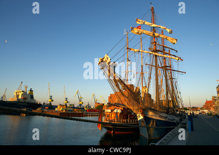 Wismar - Storico Tall Ships sono nel vecchio porto Foto Stock