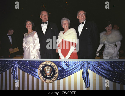 Inaugurazione di Lyndon Johnson. Lady Bird Johnson, Presidente Lyndon Johnson, Muriel Humphrey, Vice Presidente Hubert Humphrey a Foto Stock