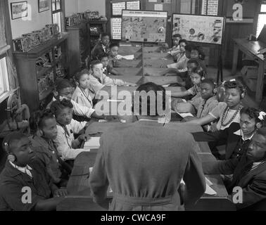 African American gli studenti in una radio tecnici' classe al Collegio Bethune-Cookman. Feb. 1943 foto di Gordon parchi. Foto Stock