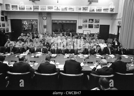 Sudvietnamiti militari e civili di partecipanti al 1966 Honolulu Conferenza sulla guerra del Vietnam. Di fronte alla fotocamera al Foto Stock