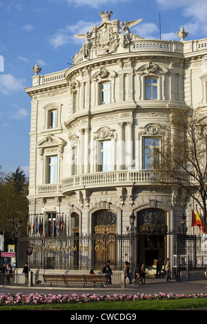 Casa de America o Palacio de Linares neo-facciata barocca in Plaza de Cibeles a Madrid, Spagna. Foto Stock