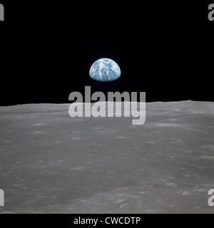 Apollo 11 Terra salire oltre la Luna. Messa a terra all'orizzonte nel Mare Smythii Regione della luna. Immagine 6 di una sequenza della NASA di Foto Stock