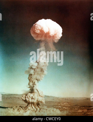 Il semplice colpo esploso un 31 kiloton bomba nucleare. Il test è stato parte della serie Buster-Jangle, in Nevada Proving Grounds. Foto Stock