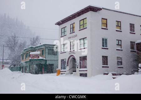 Downtown durante una tempesta di neve, Seward, Alaska. Foto Stock