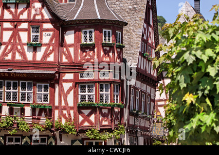 Storica casa in legno e muratura in Bacharach nella valle del medio Reno, Renania-Palatinato, Germania Foto Stock