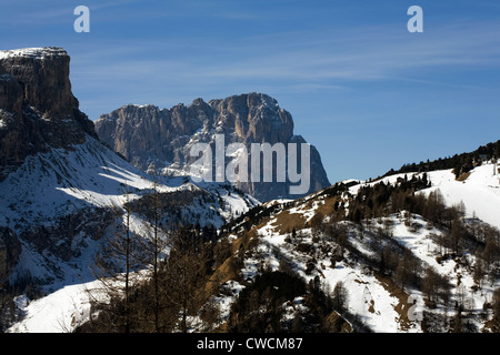 Il Sasso Piatto Sassopiatto Sassolungo, Sassolungo cercando la valle da Colfosco Dolomiti Italia Foto Stock