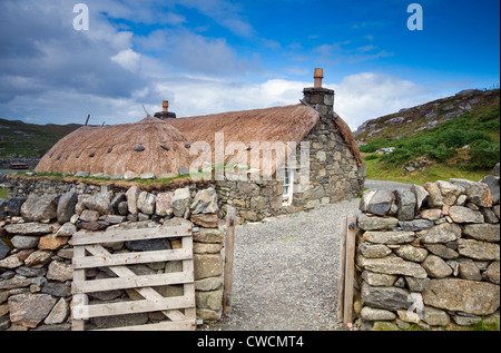 Gearrannan blackhouse villaggio nei pressi di Carloway sull'isola di Lewis nelle Ebridi Esterne, REGNO UNITO Foto Stock