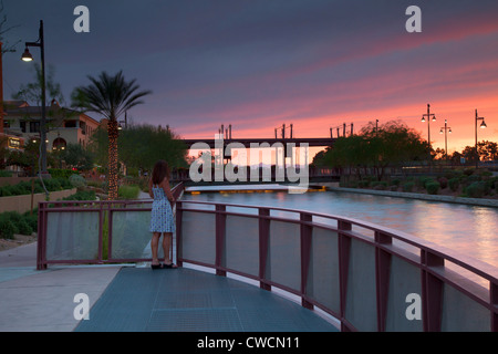 Il Riverwalk area di Scottsdale, Arizona. (Modello rilasciato) Foto Stock