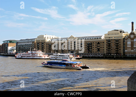 Butlers Wharf da Tower Bridge Londra Inghilterra REGNO UNITO Foto Stock