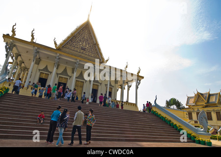 Vista orizzontale del Trono Hall, Preah Thineang Dheva Vinnichay, al Palazzo Reale di Phnom Penh Cambogia Foto Stock