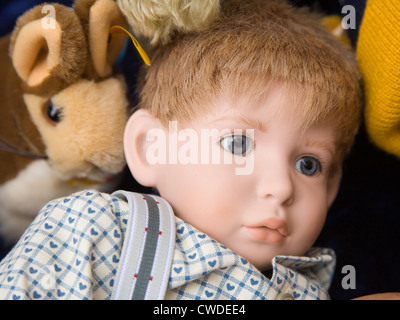 Riedlingen doll in un mercato delle pulci Foto Stock