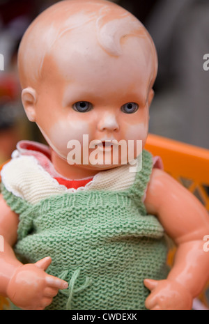 Riedlingen doll in un mercato delle pulci Foto Stock