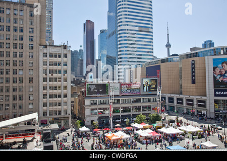 Intrattenimento e festival su Yonge & Dundas Square nel centro cittadino di Toronto, Ontario;Canada Foto Stock