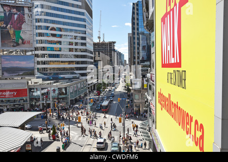 Intrattenimento e festival su Yonge & Dundas Square nel centro cittadino di Toronto, Ontario;Canada Foto Stock