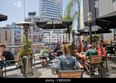 Intrattenimento e festival su Yonge & Dundas Square nel centro cittadino di Toronto, Ontario;Canada Foto Stock