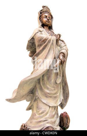 Kuan Yin Dea della Compassione statua in bronzo isolati su sfondo bianco Foto Stock